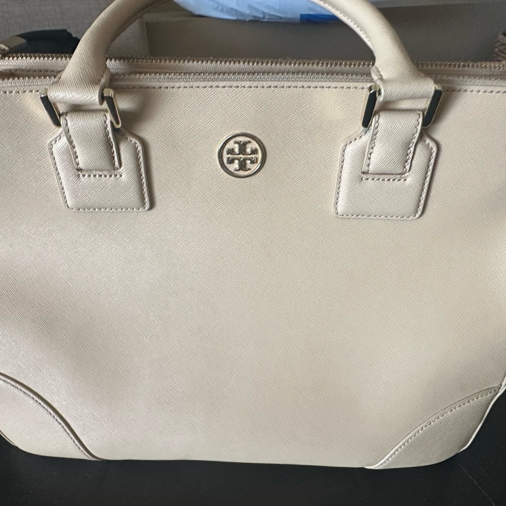 Beautiful TB Tote bag. Used for one season, like new.